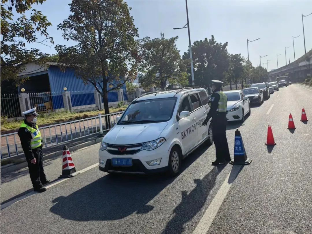 五一假期堵在回家路上,五一路上堵不适合出游