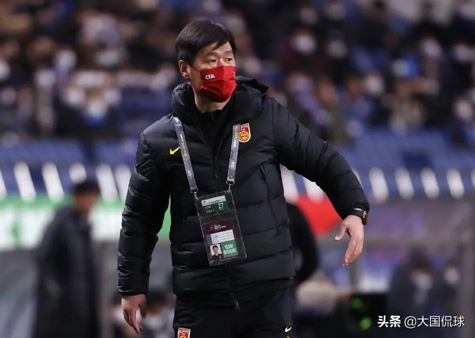 国足1比3越南赛后李霄鹏采访,国足vs越南1比3惨败李霄鹏