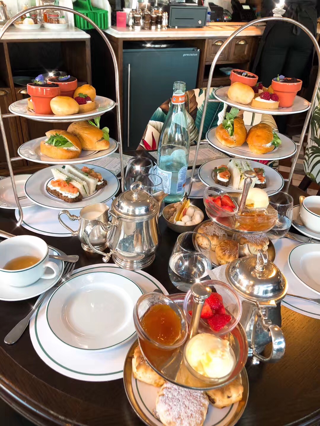 西班牙留学必带物品清单,西班牙留学行李箱