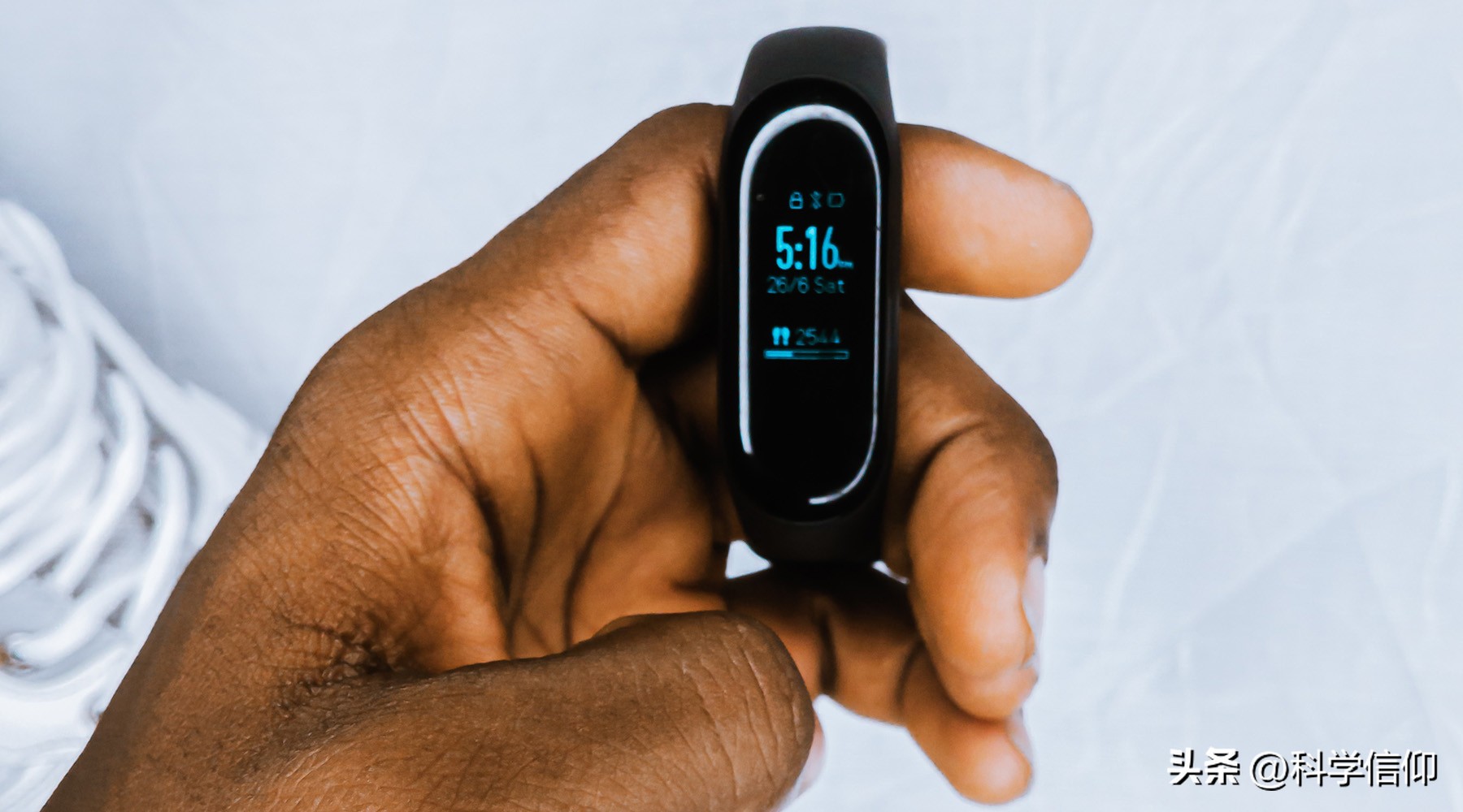智能手环在卫生纸上测出心率,有实时自动测心率的手环吗
