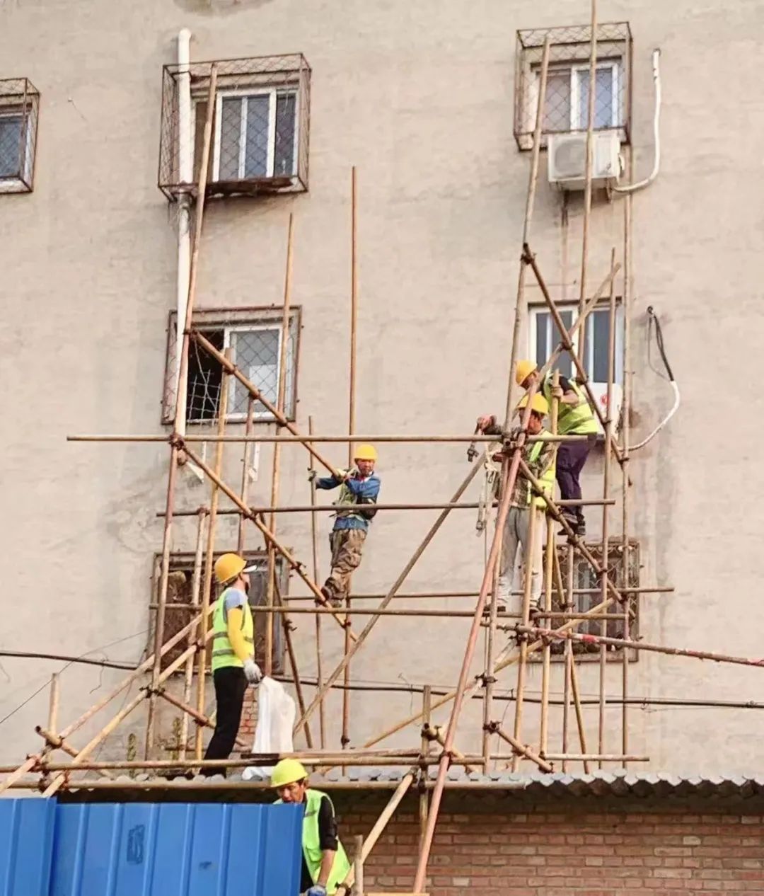 肖战默默守护的人是谁,是谁在默默守护你