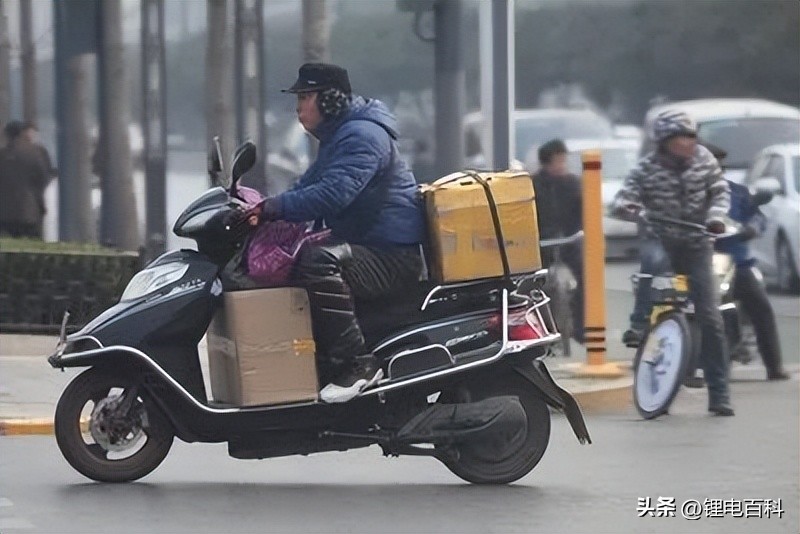 电动车半年不用怎么保养电池,电动车放了半年电池怎么不经用了