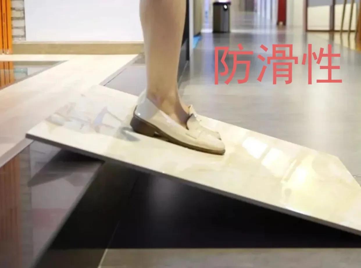 家里地板被换成地板砖,把木地板换成地砖后悔了