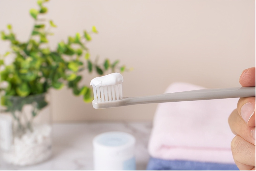 牙齿敏感牙龈萎缩用什么牙膏,牙膏抗过敏修复敏感牙老国货