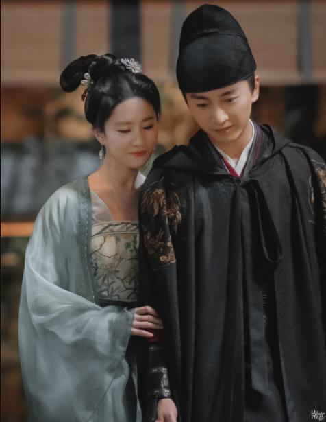 《梦华录》挺多算是古偶的天花板，与《知否》相比仍是略逊一筹