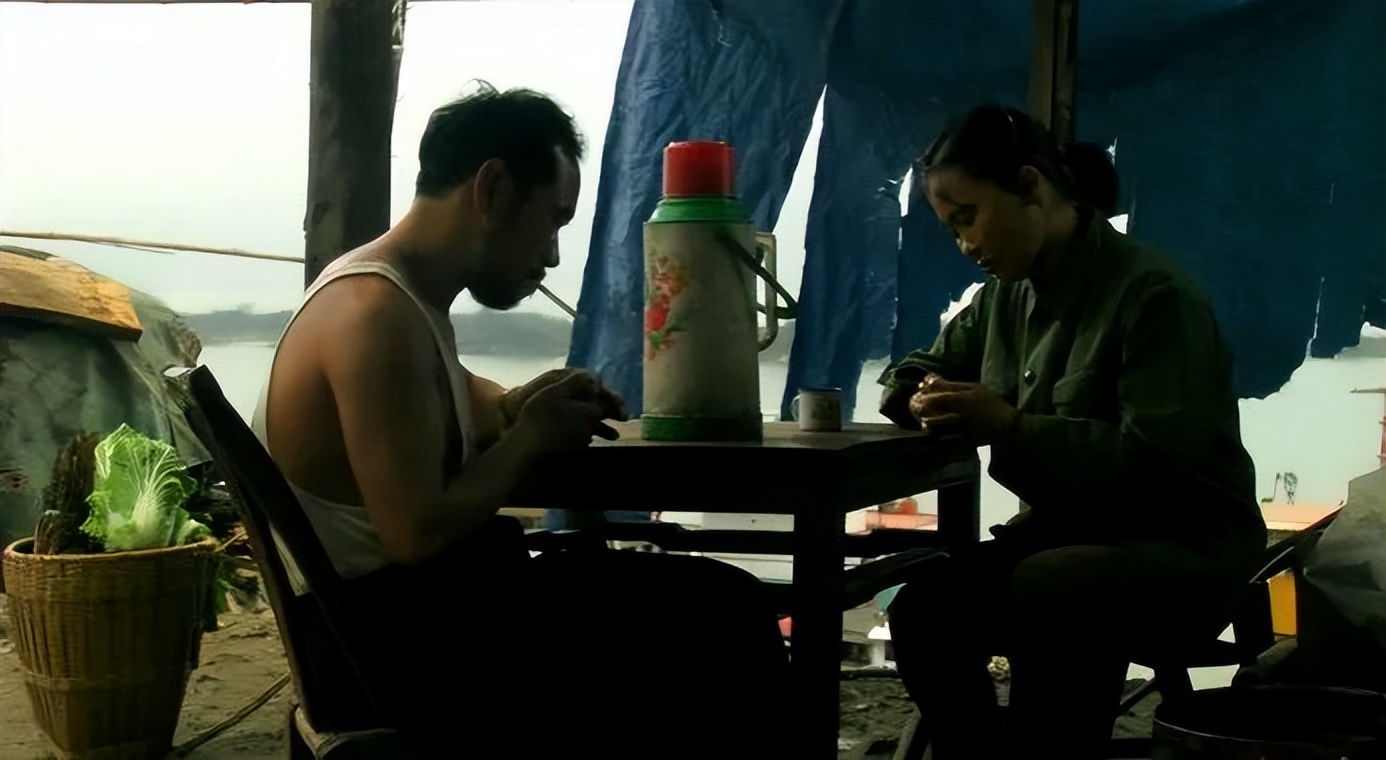 偷窥电影片段,偷窃案件电影片段