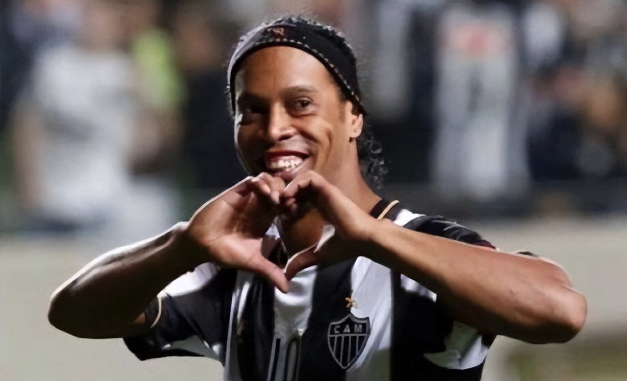 足球精灵罗纳尔迪尼奥的故事,足球精灵罗纳尔迪尼奥小贝