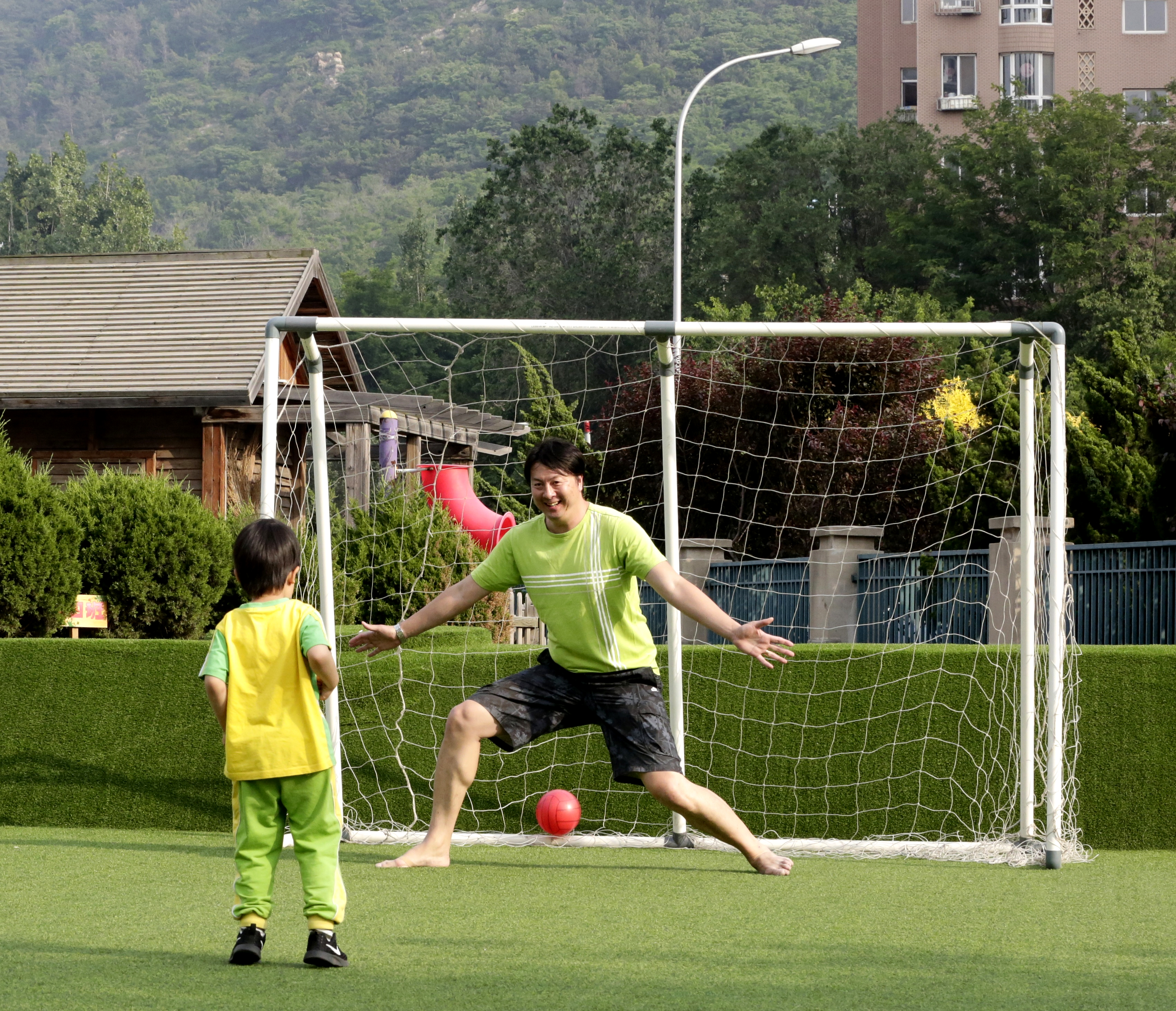 国足前国门安琦回归足球一线，曾想过永远离开足球，多年靠种植樱桃为生，世界杯看好巴西或法国夺冠