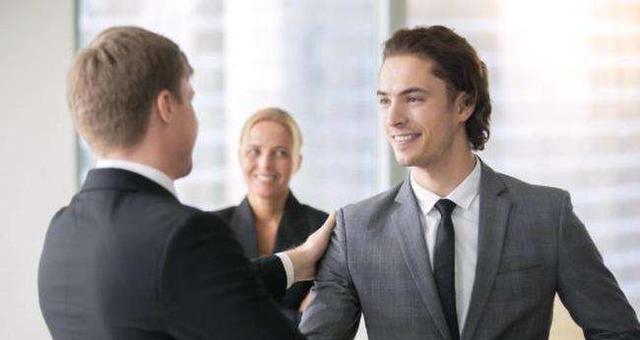 过节送礼给长辈的话术怎么说,年轻人送礼送酒的话术怎么说