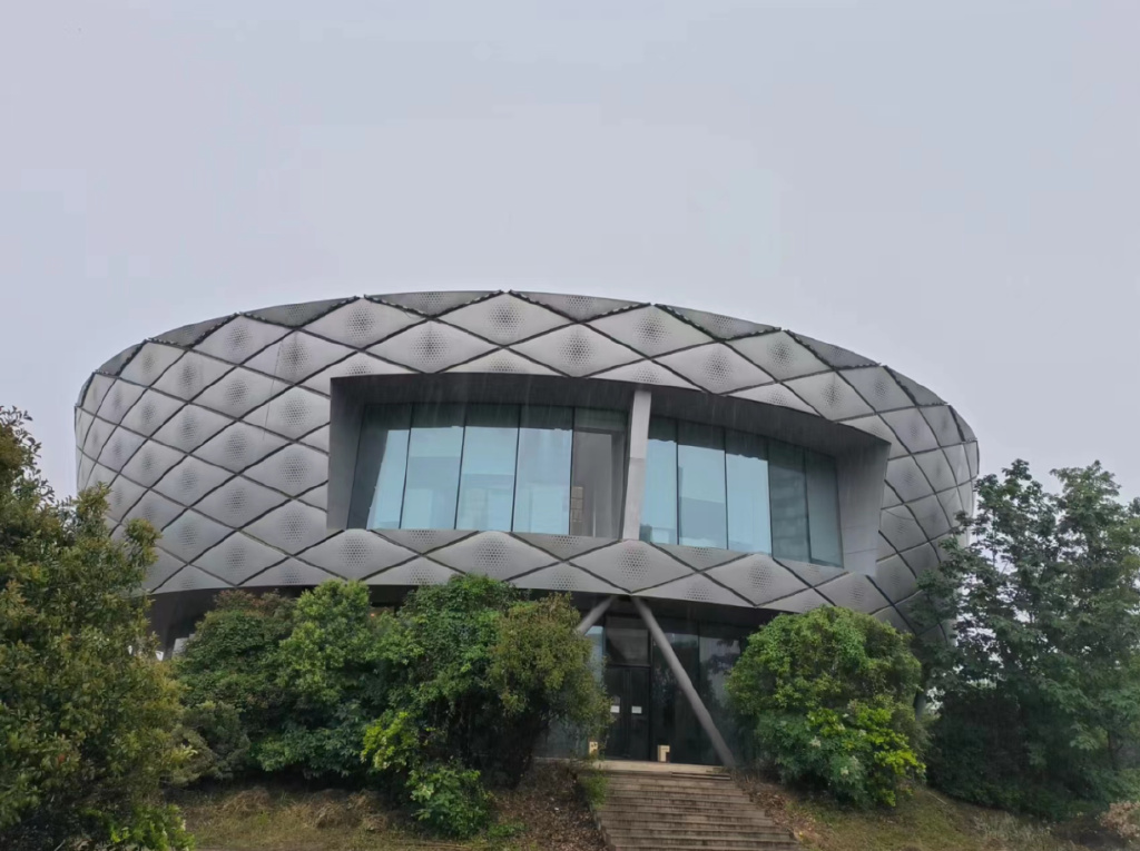 建了很多楼房但卖不出去,建好卖不出去的房子