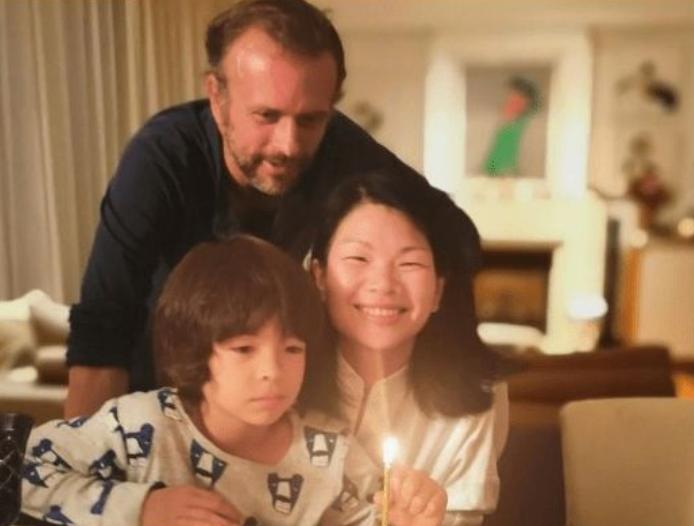 超模吕燕的丈夫和家人近况,超模吕燕全家