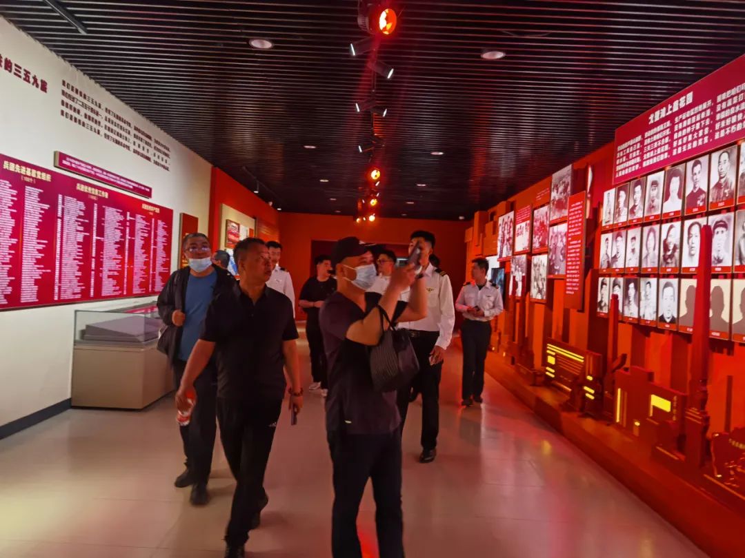 贯彻落实上级党组织工作部署,贯彻落实党委部署方面