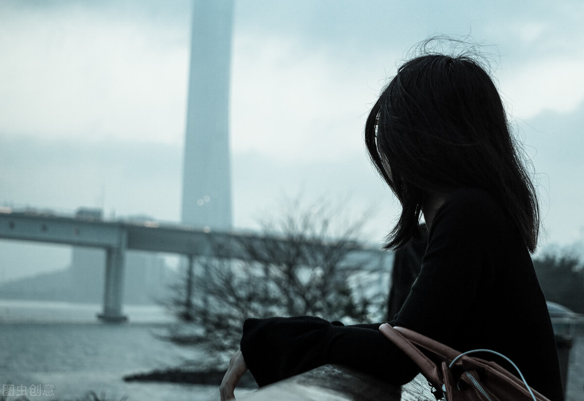 真正能赚钱的人往往简单到极致,一个人拼命赚钱能有什么目的呢