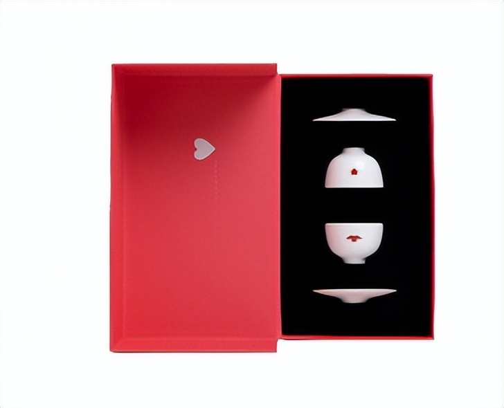 SHANGXIA上下官方入驻得物App，开拓年轻潮流阵地