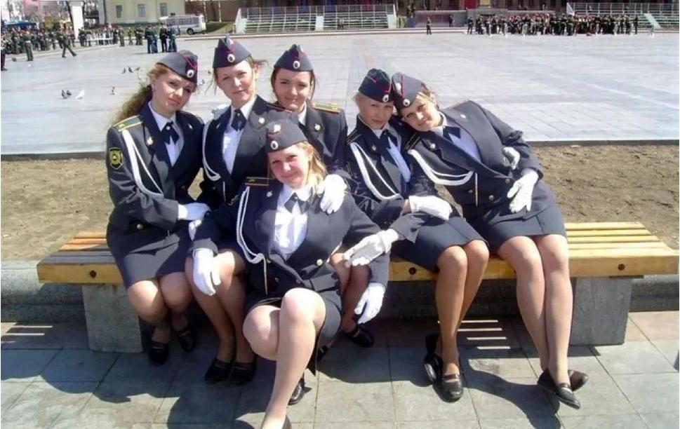 乌克兰大量女兵赴前线战斗,乌克兰女兵上战场存活4个小时