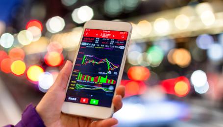 进了“股神群”，她3天净赚100万！