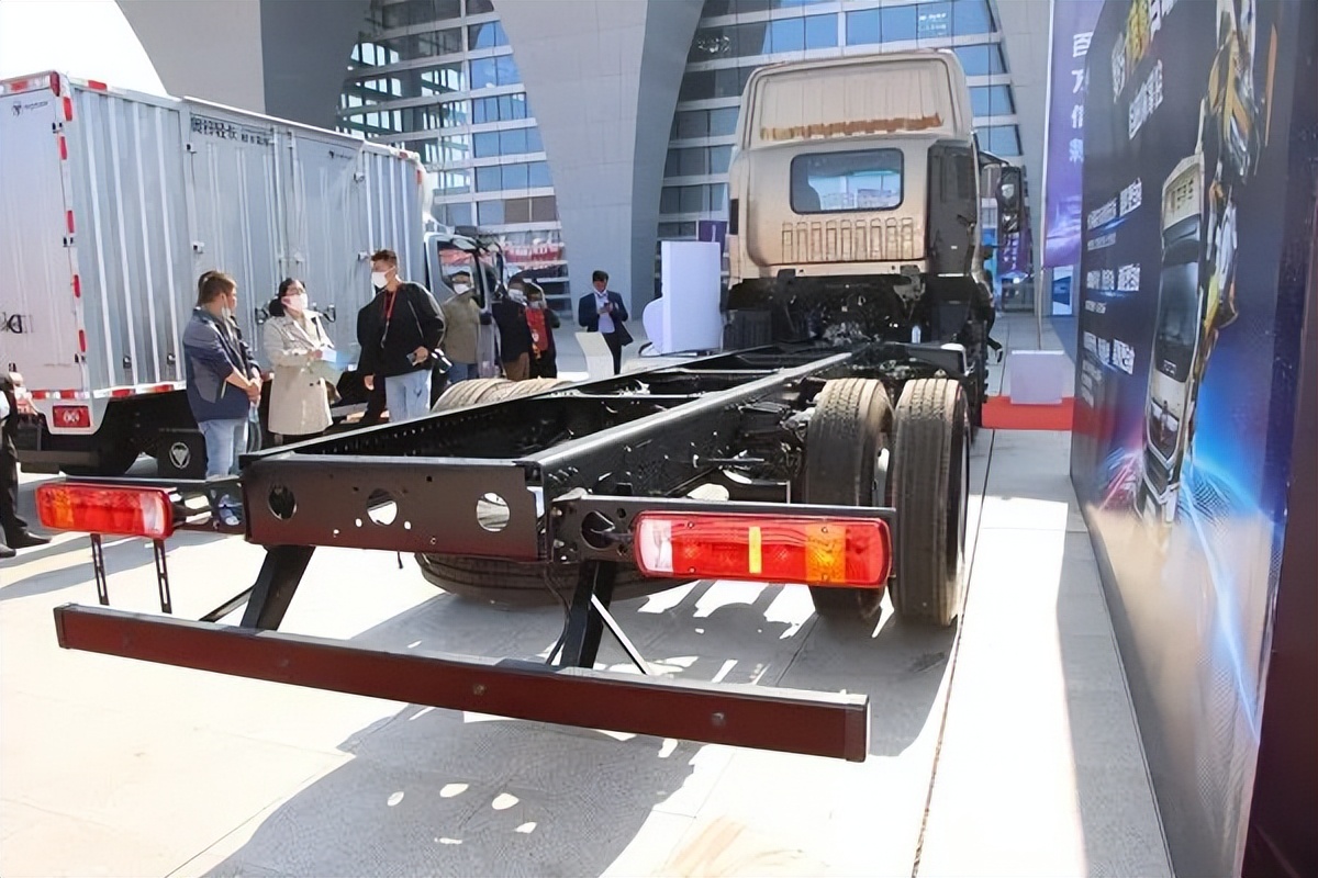 5.4米的最新版货车奥铃大黄蜂,奥铃大黄蜂康明斯自动挡