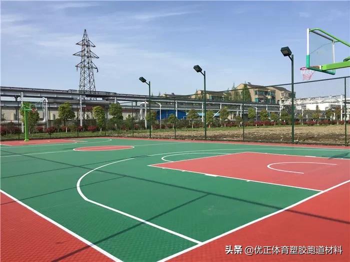 做篮球场地面都有什么材料,室外篮球场地面材料
