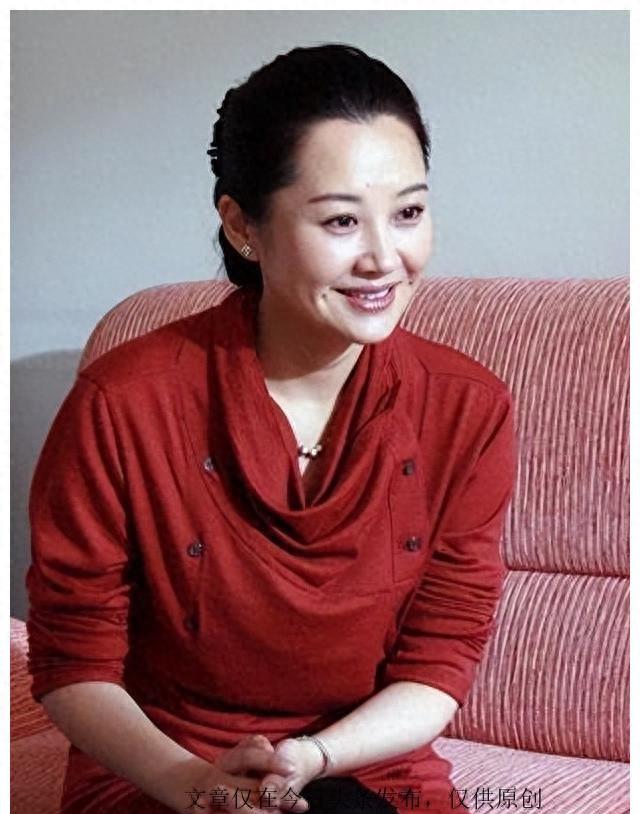 50岁许晴现在的生活,二十多岁的许晴现状