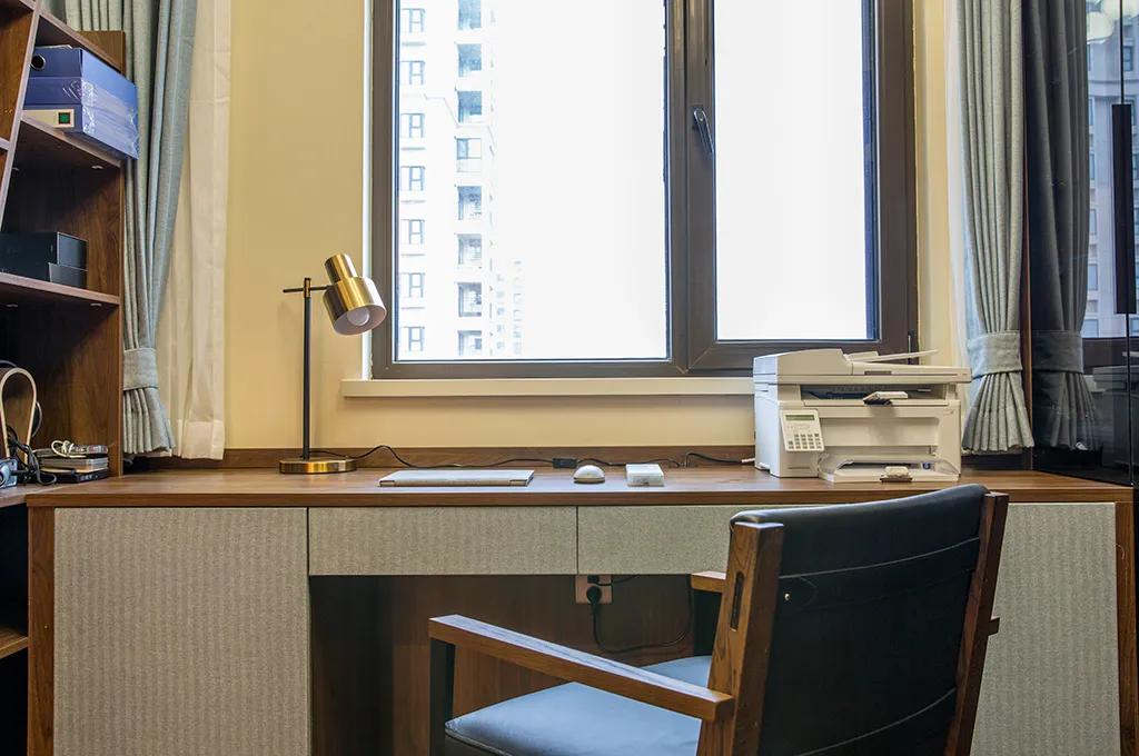 居家宜实木家具,现代简约风搭配实木家具效果图