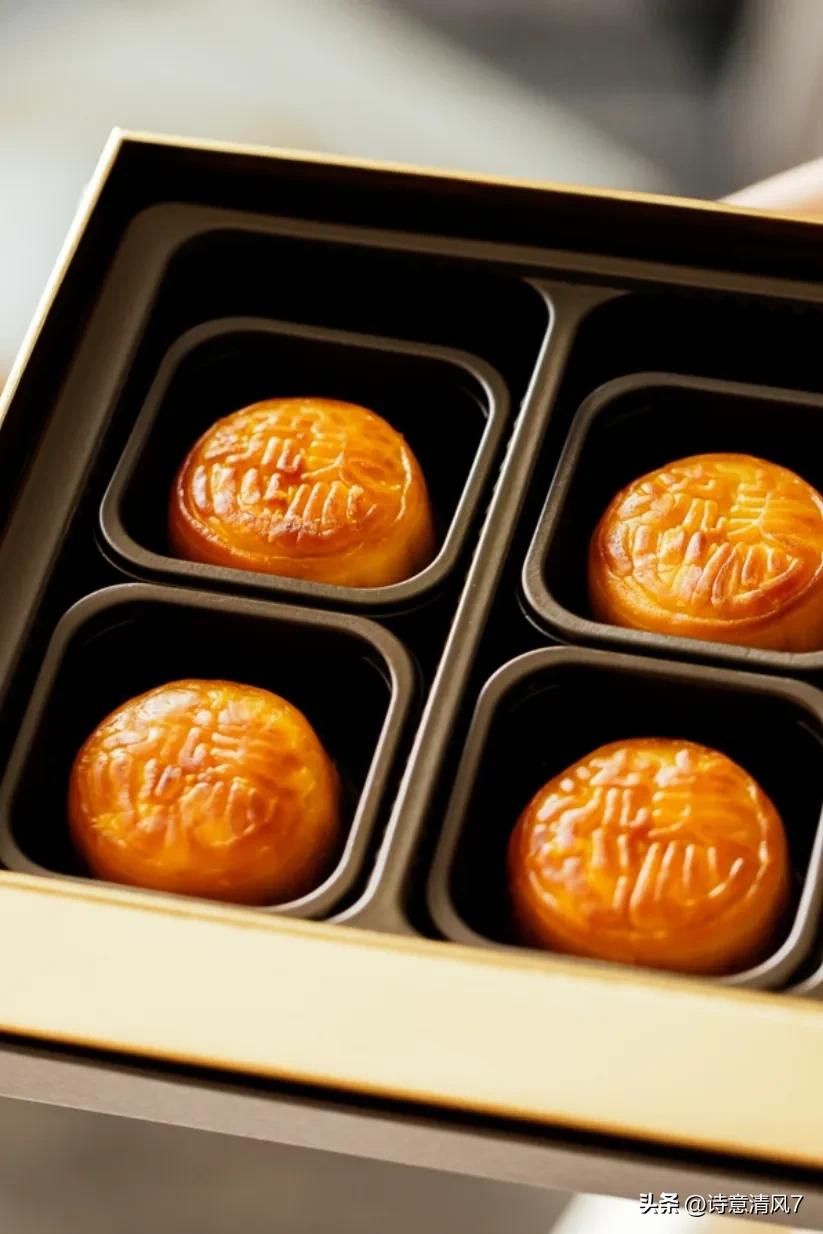 香港美心流沙奶黄馅月饼,美心月饼和华美月饼对比