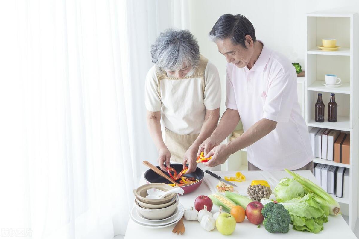 儿子的女朋友第一次上门，看到她拿的东西，我劝儿子赶紧分手