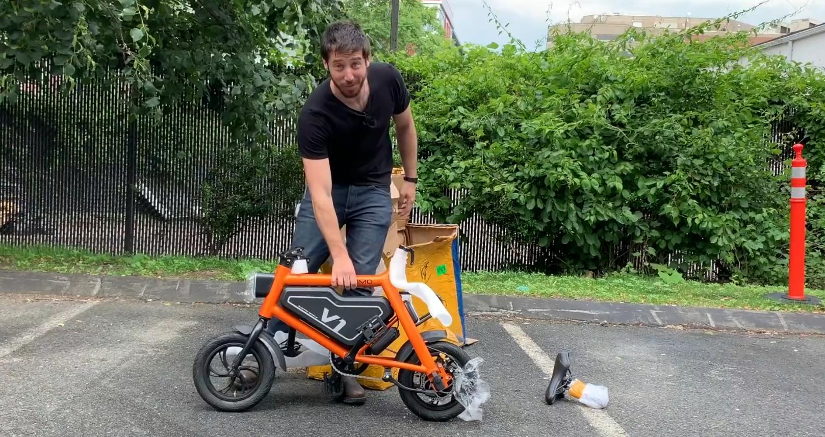 美国小伙买中国电动摩托原声,美国小伙买中国造小电车