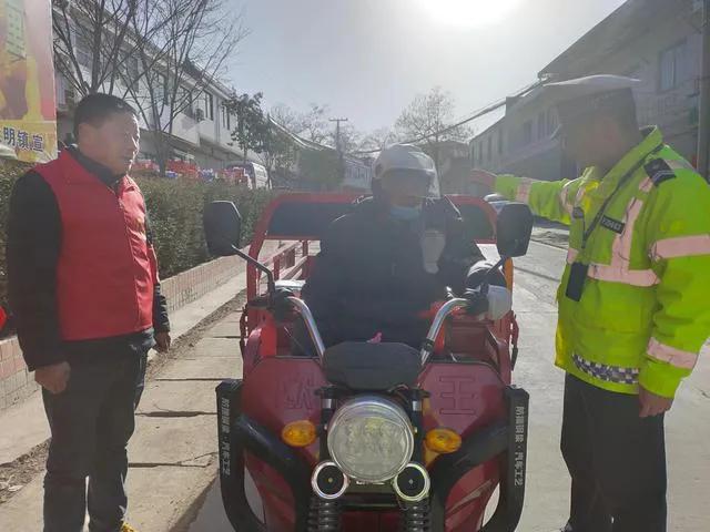 公安春节不打烊民警在岗保平安,县交警圆满完成春节安保任务