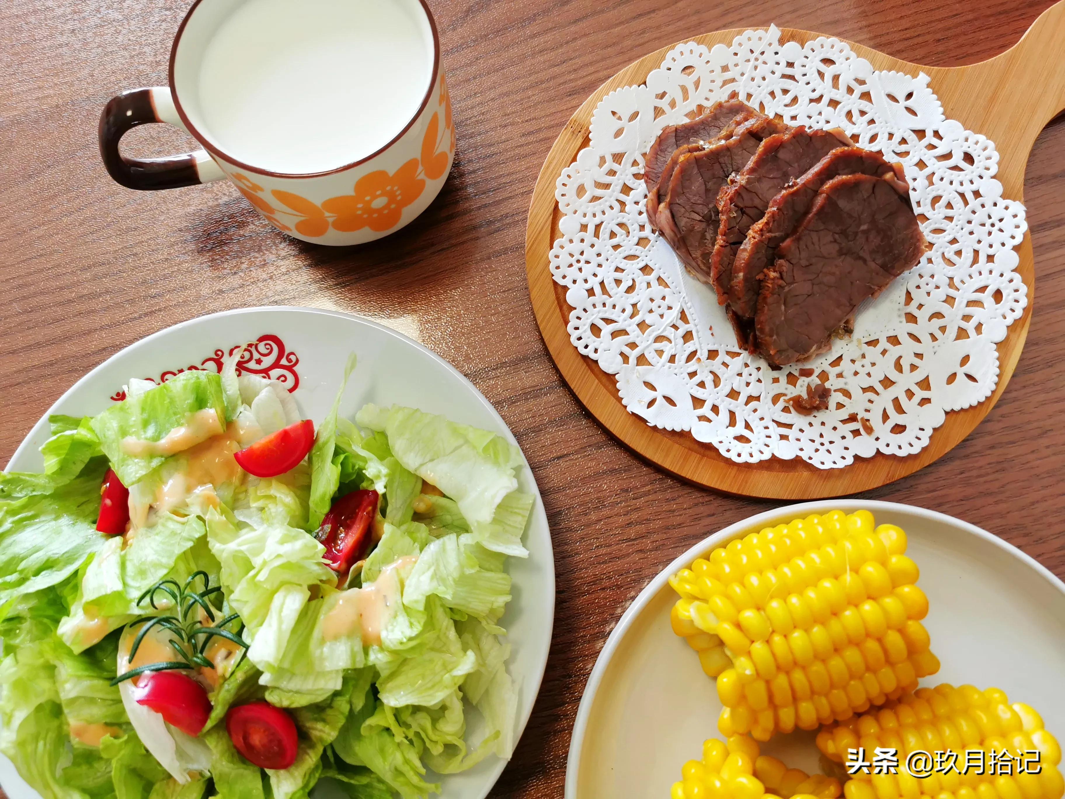 高中生学习紧张早餐别总牛奶面包，每天营养丰富换样吃用陪伴减压