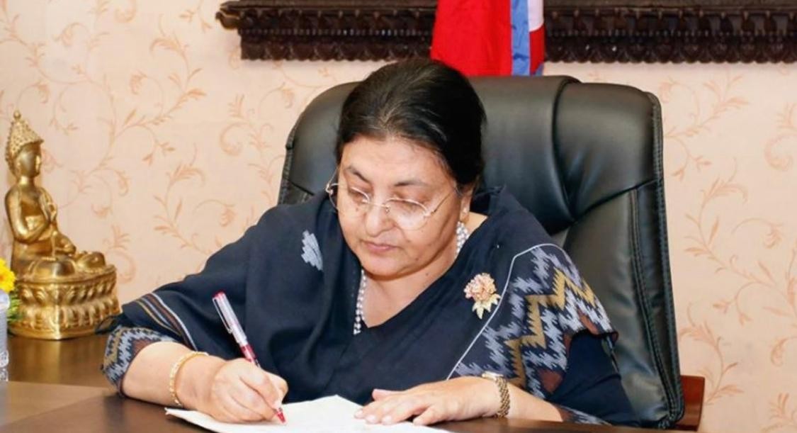 小国女总统硬刚印度力挺中国，面对印军*力武**威胁直接派兵对峙