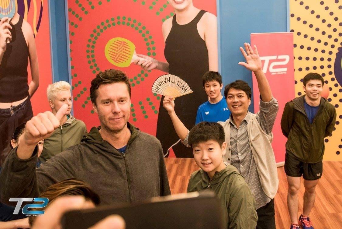 王曼昱换斯蒂卡新球板,王曼昱换底板豆瓣