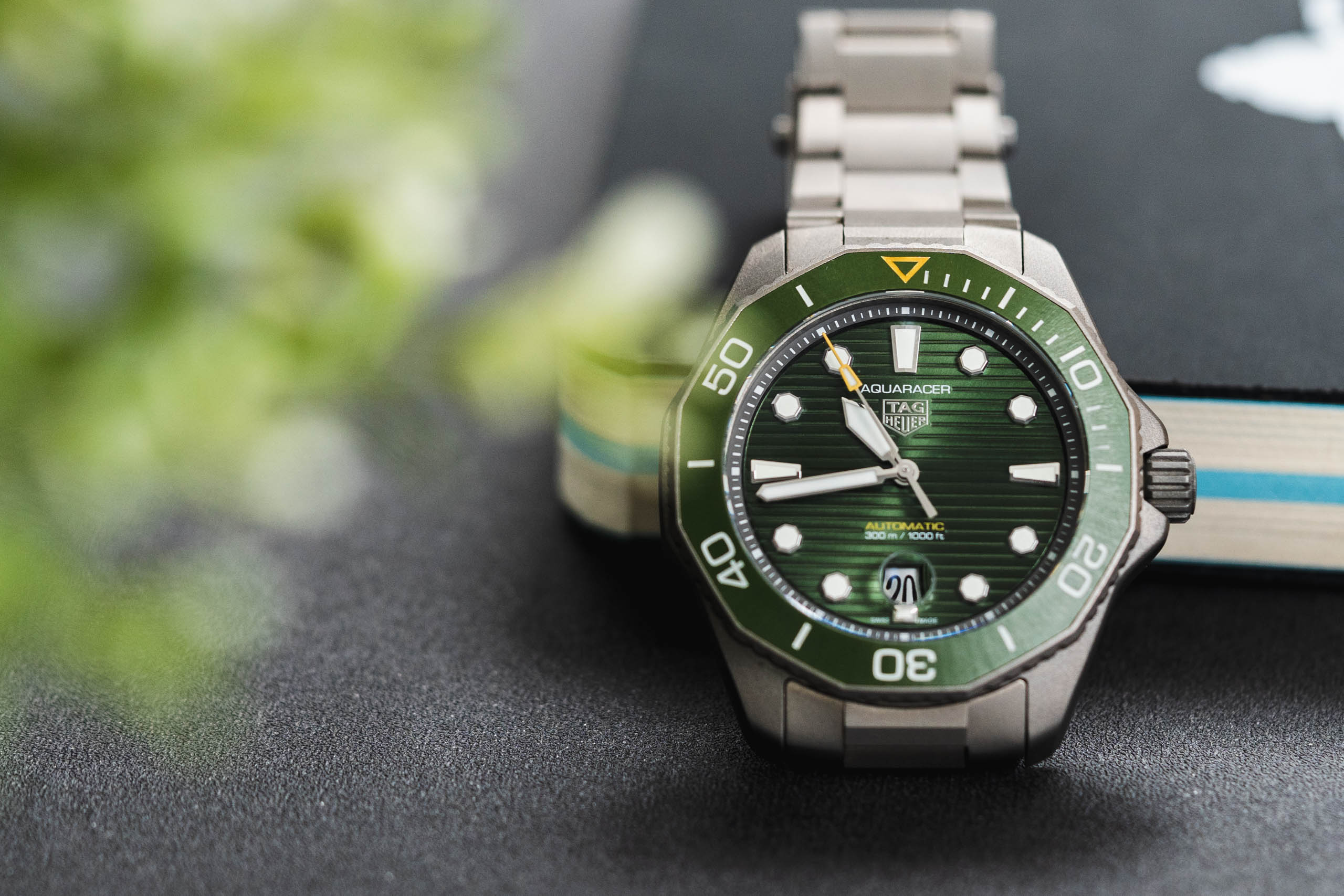 泰格豪雅竞潜300老款和新款区别,泰格豪雅竞潜300怎么调日历