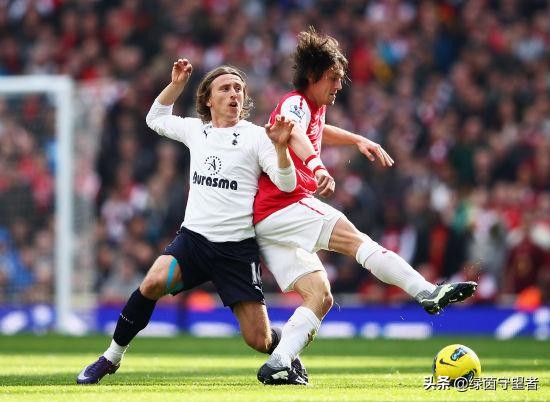 “化腐朽为神奇”的中场大师！他的足坛历史地位比莫德里奇更高？