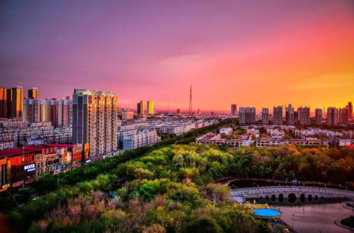 *疆新**的戈壁明珠之城，聚集的都是汉族人，成为西部百强县，石河子