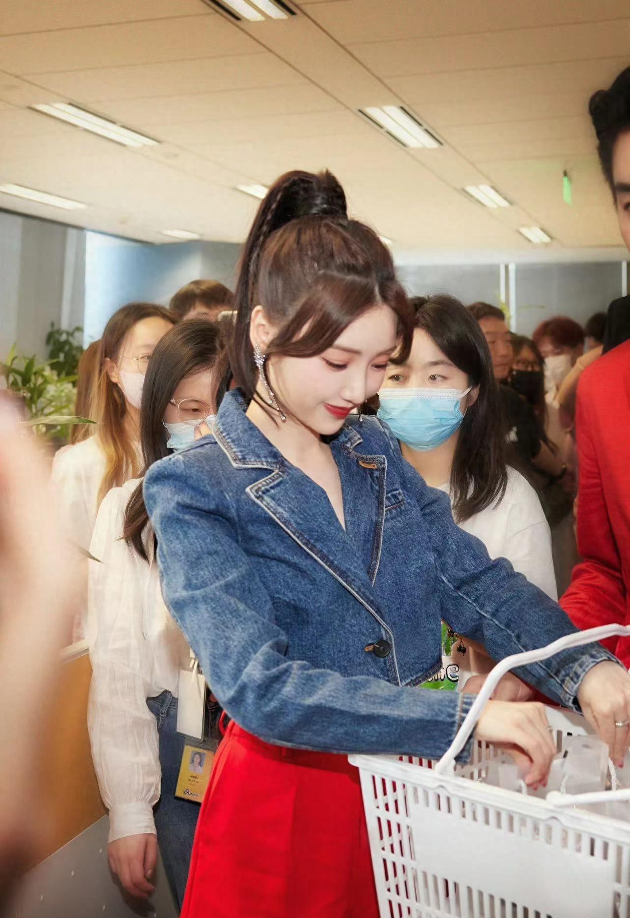 毛晓彤时尚酷感造型,毛晓彤潮人穿搭