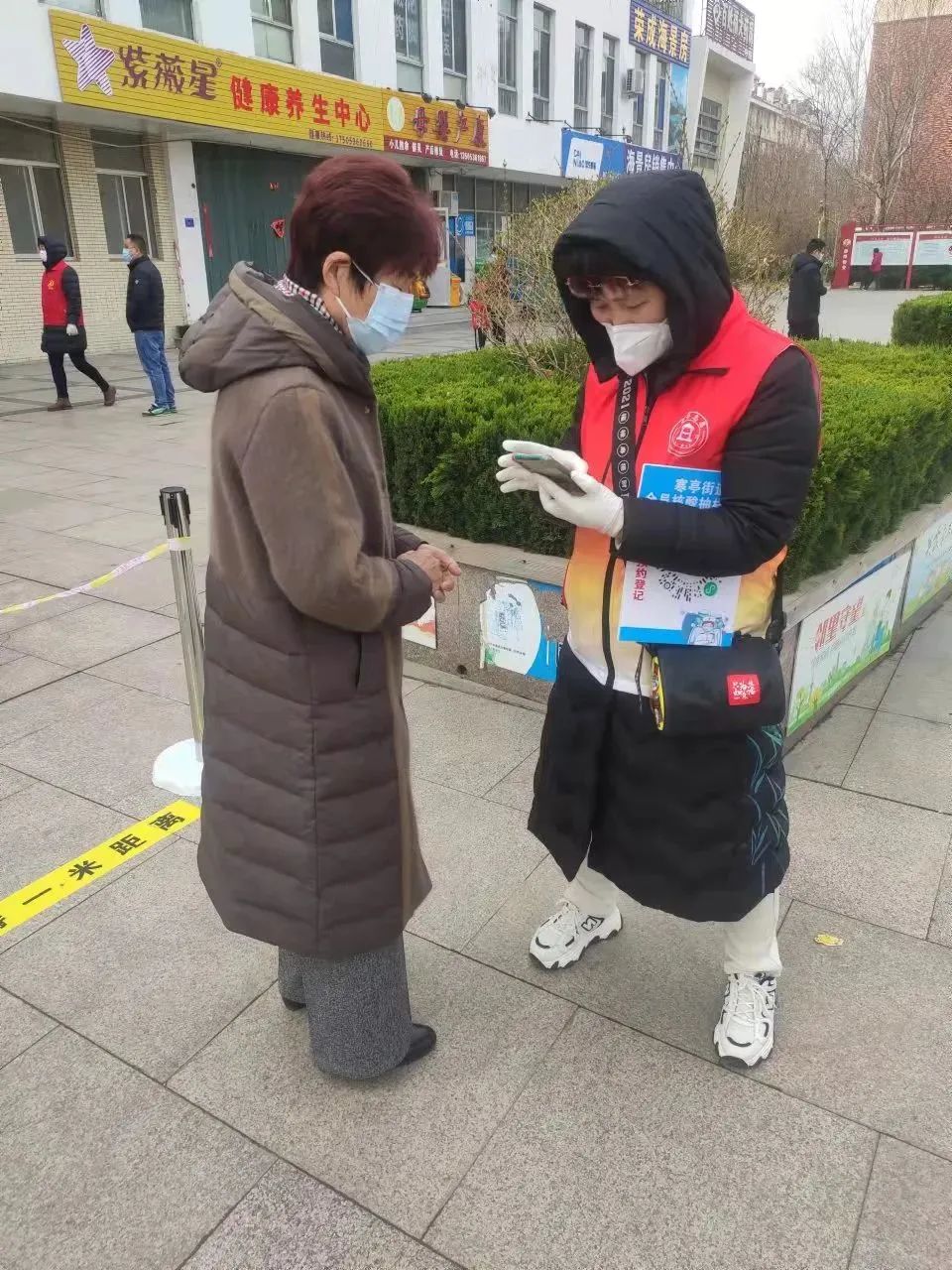 防控疫情他们在风雪中坚守,抗击疫情他们在行动