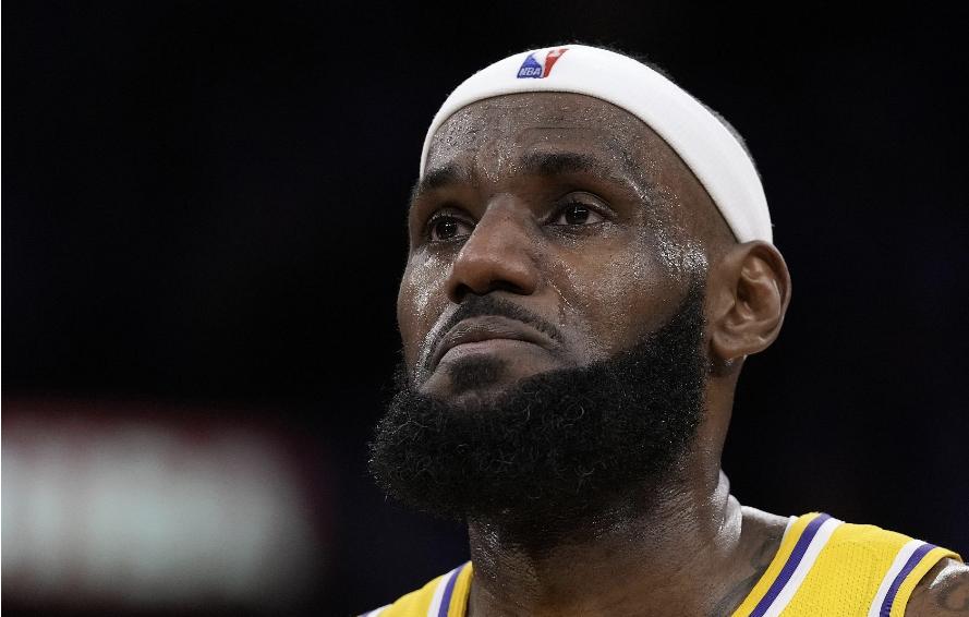 12小时连发4条动态詹皇罕见暴怒,詹皇死亡凝视重现