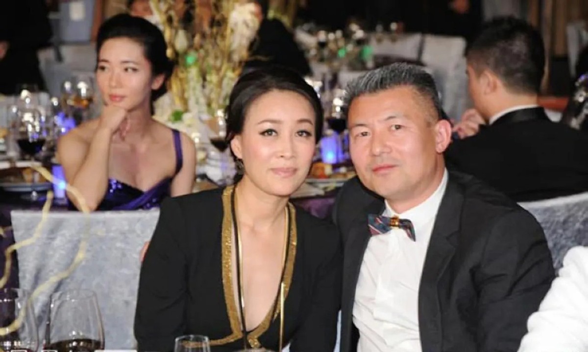 “傻大姐”那英的成名史,50岁那英夫妻近照