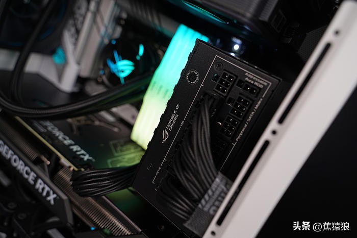 代码36KROGB760-GTUF4070TI，简约黑白调AKLLAA6MMATX机箱装机秀