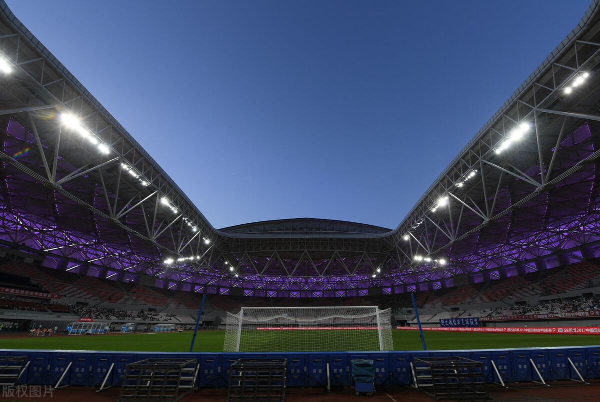 绿城球迷和毅腾球迷大战,前路无知己谁人不识君是什么意思