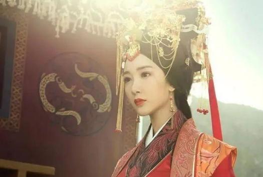 毛晓彤：曾经被父亲抛弃扔垃圾桶，成名后父亲索要5000万赡养费