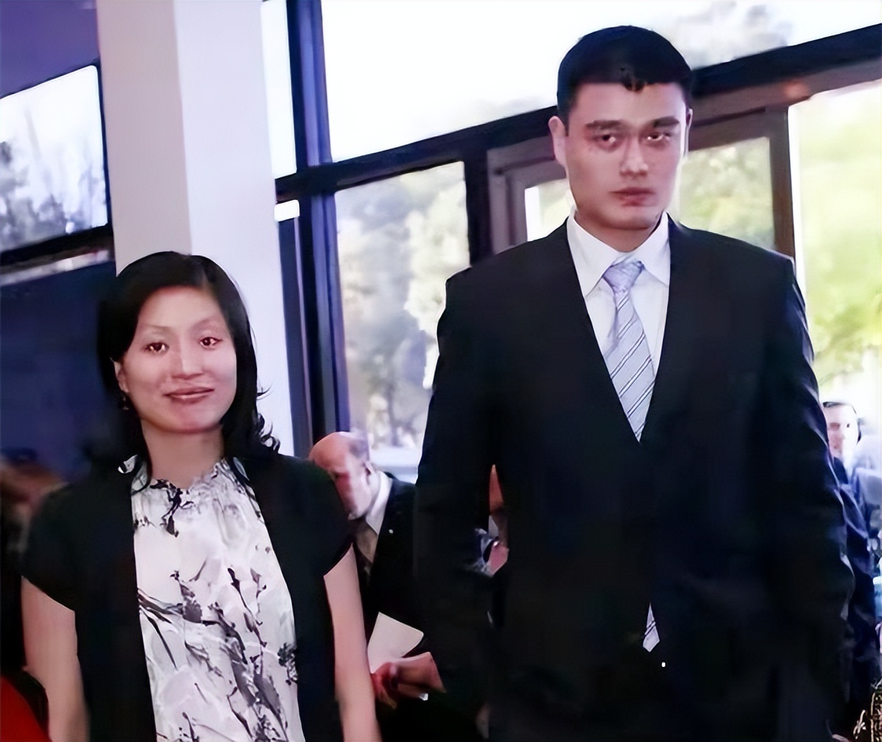 姚明和妻子叶莉近照 (姚明老婆叶莉个人资料简介)