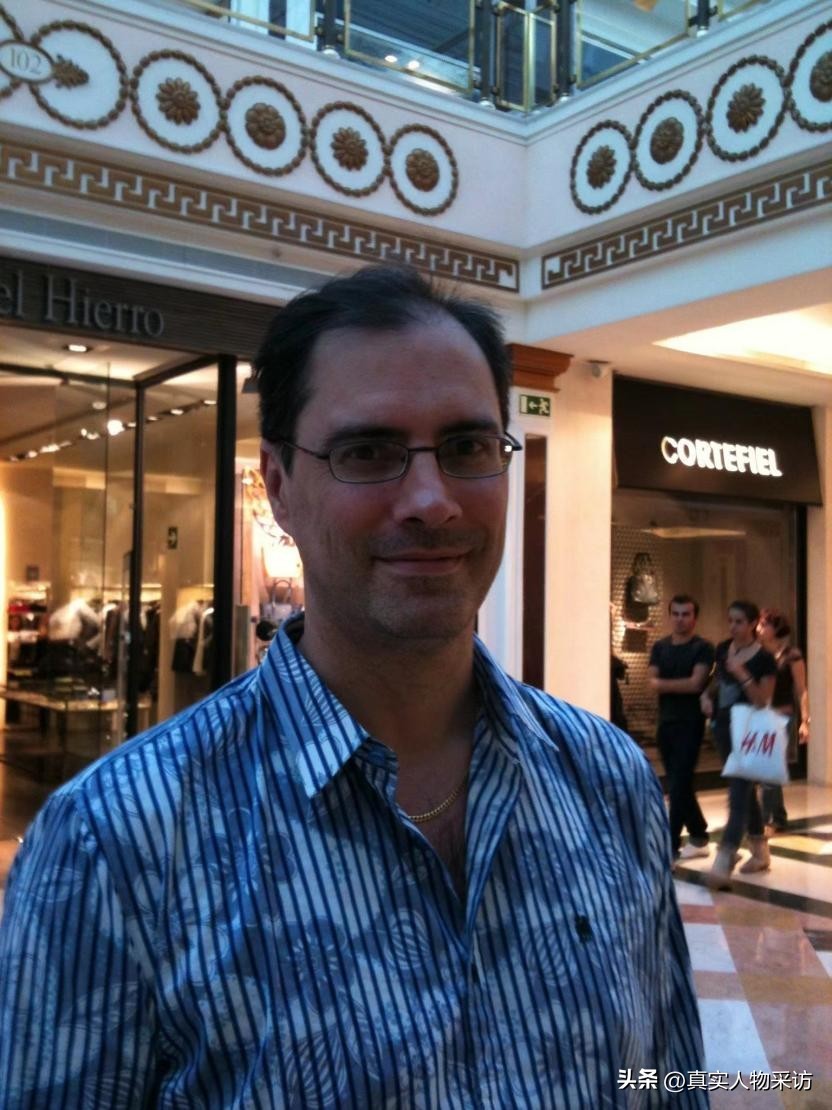 我身高1米57，50岁婚恋网相亲，被小5岁1米9西班牙大帅哥倒追