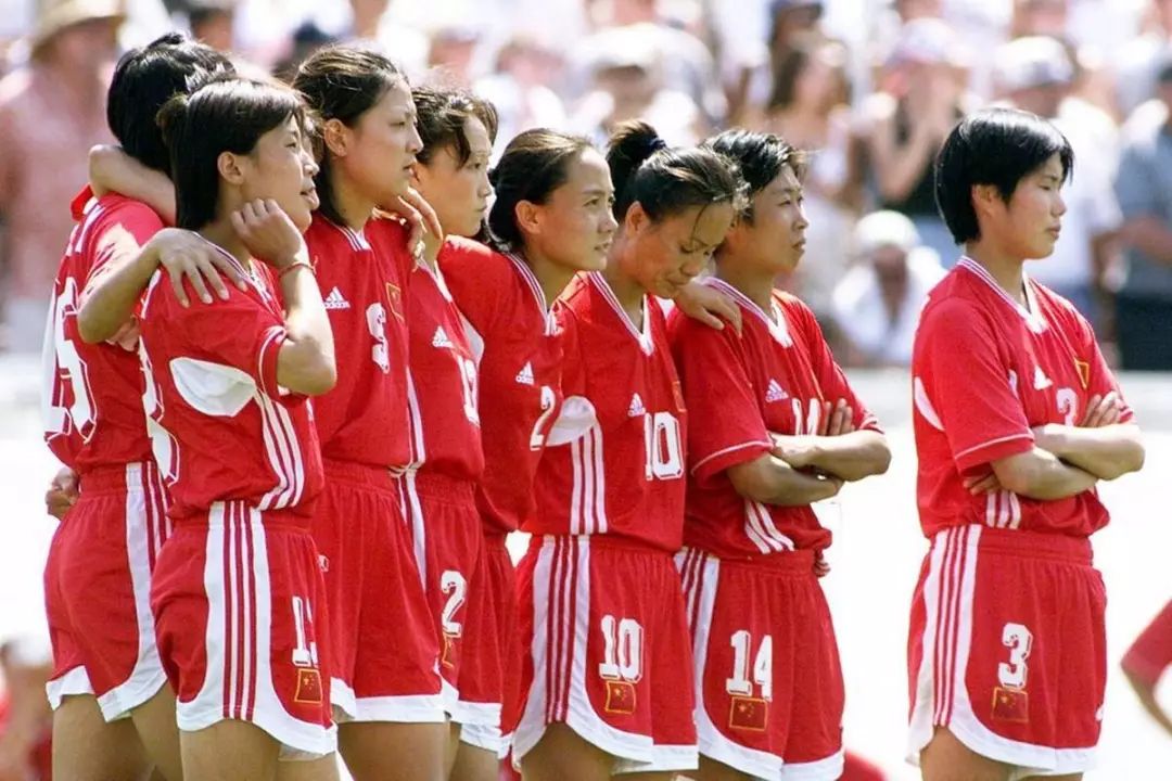 中国男足年薪百万,中国男足女足年薪