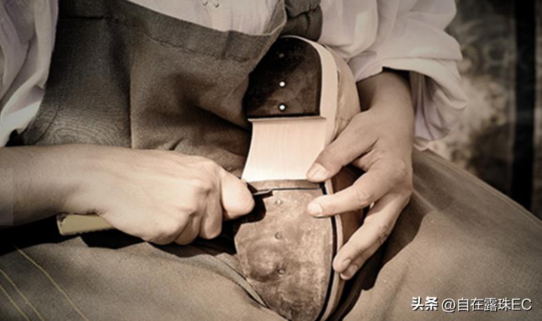 伊尔康二儿子订婚现场：新娘小腹鼓鼓如怀孕，婆婆盖过新娘