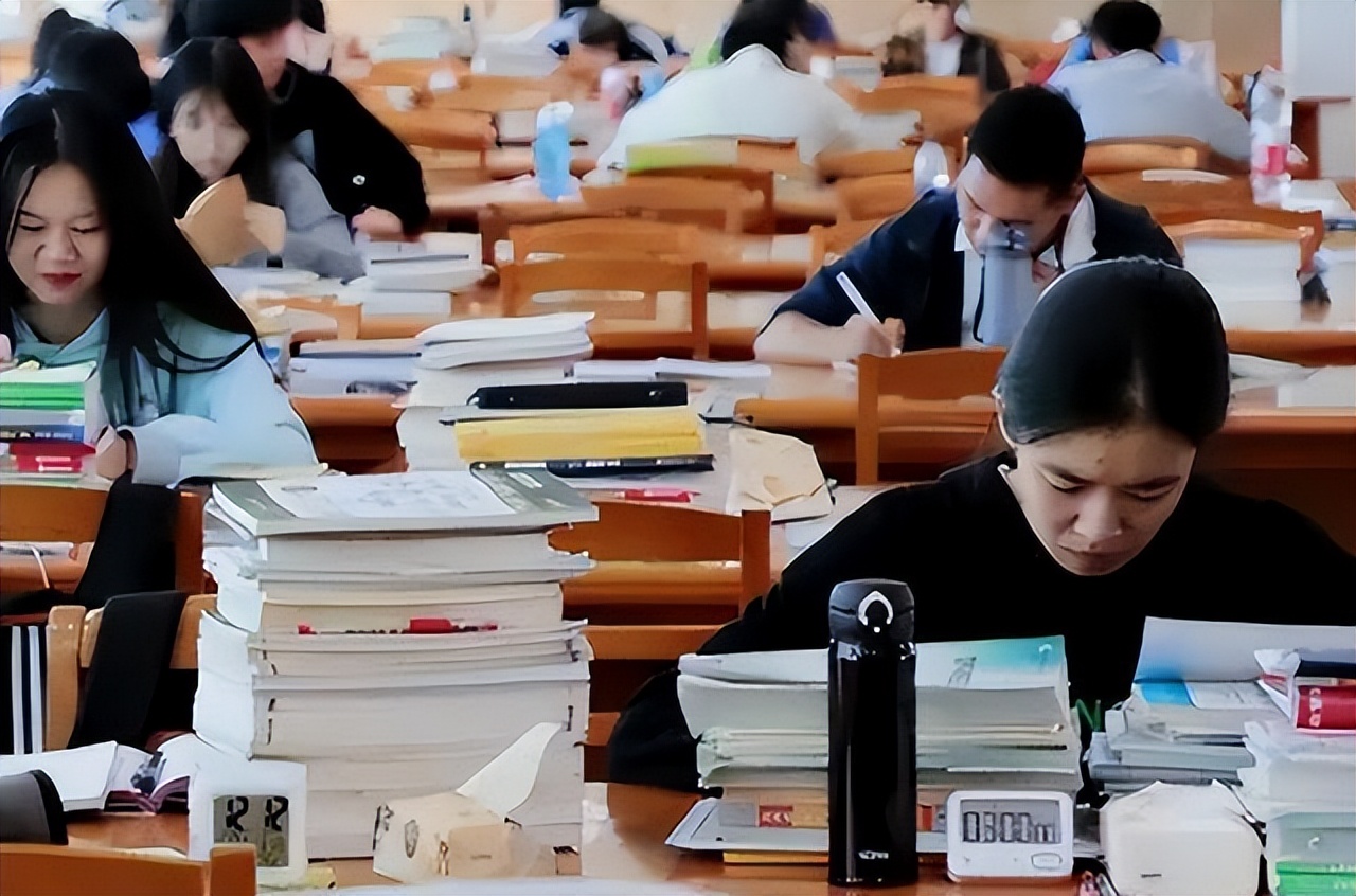 究竟应不应辞职考研？一位女大学生的经历，触动无数考研族的内心