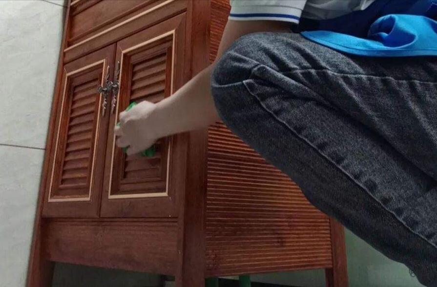 保姆工资低怎么解决,做保姆拖欠了三万的工资