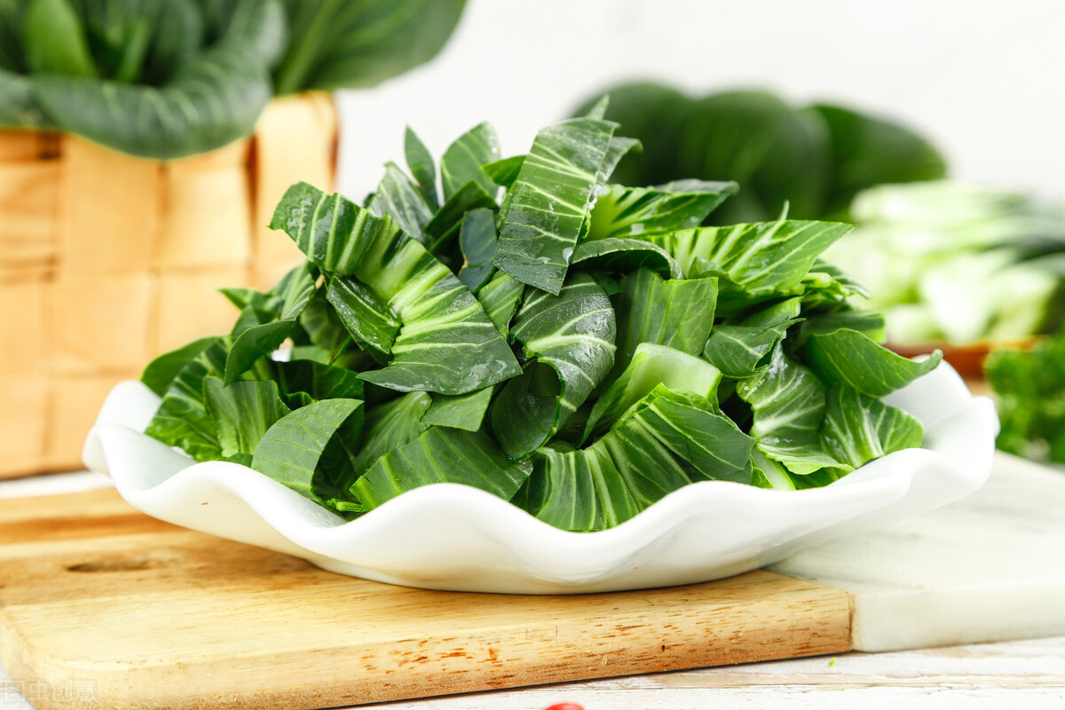 炒青菜发黄是什么原因,炒青菜为什么会变黑