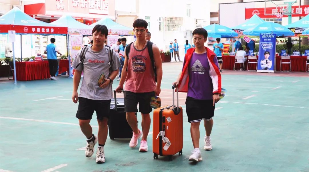 哈工大深圳校区研究生开学,哈工大2021届新生报到