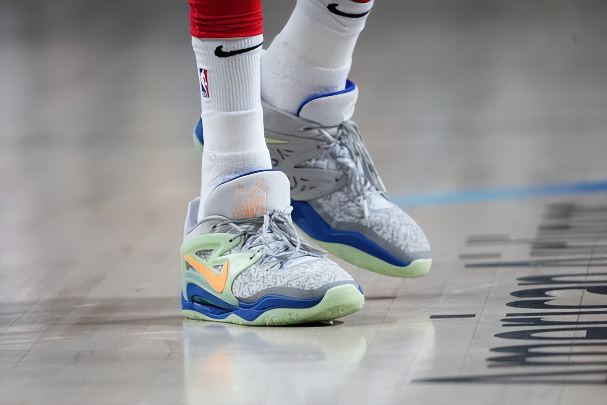 威少最新上脚球鞋 (威少战靴有哪些)